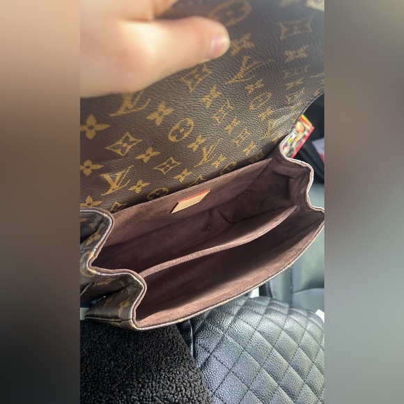 Louis Vuitton Brown and Gold Crossbody Bag
OPEN TO REASONABLE OFFERS 🥳🤩 - Picture 13 of 16